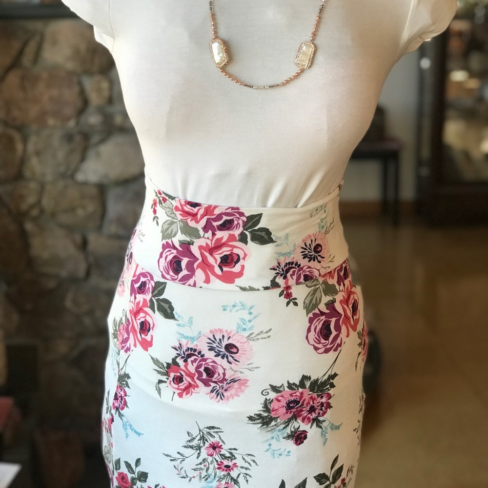 Elegant Floral Rose Print Maxi Skirt w/ Side Slit